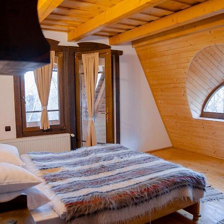 Conacul Drahneilor Hotel Ruscova Eksteriør billede