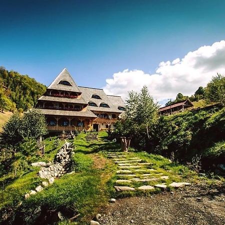 Conacul Drahneilor Hotel Ruscova Eksteriør billede