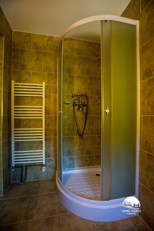 Conacul Drahneilor Hotel Ruscova Værelse billede